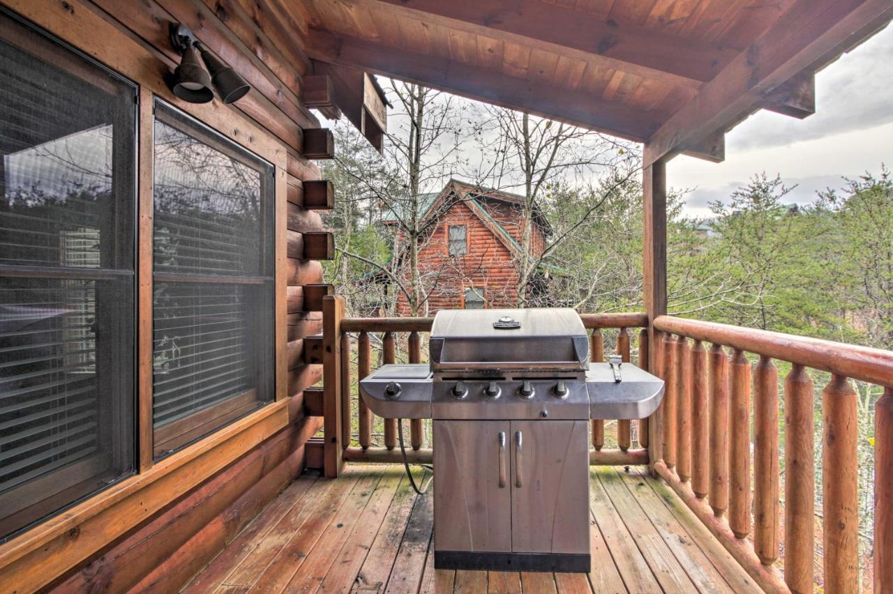 Romantic Cabin With Hot Tub In Pigeon Forge! المظهر الخارجي الصورة