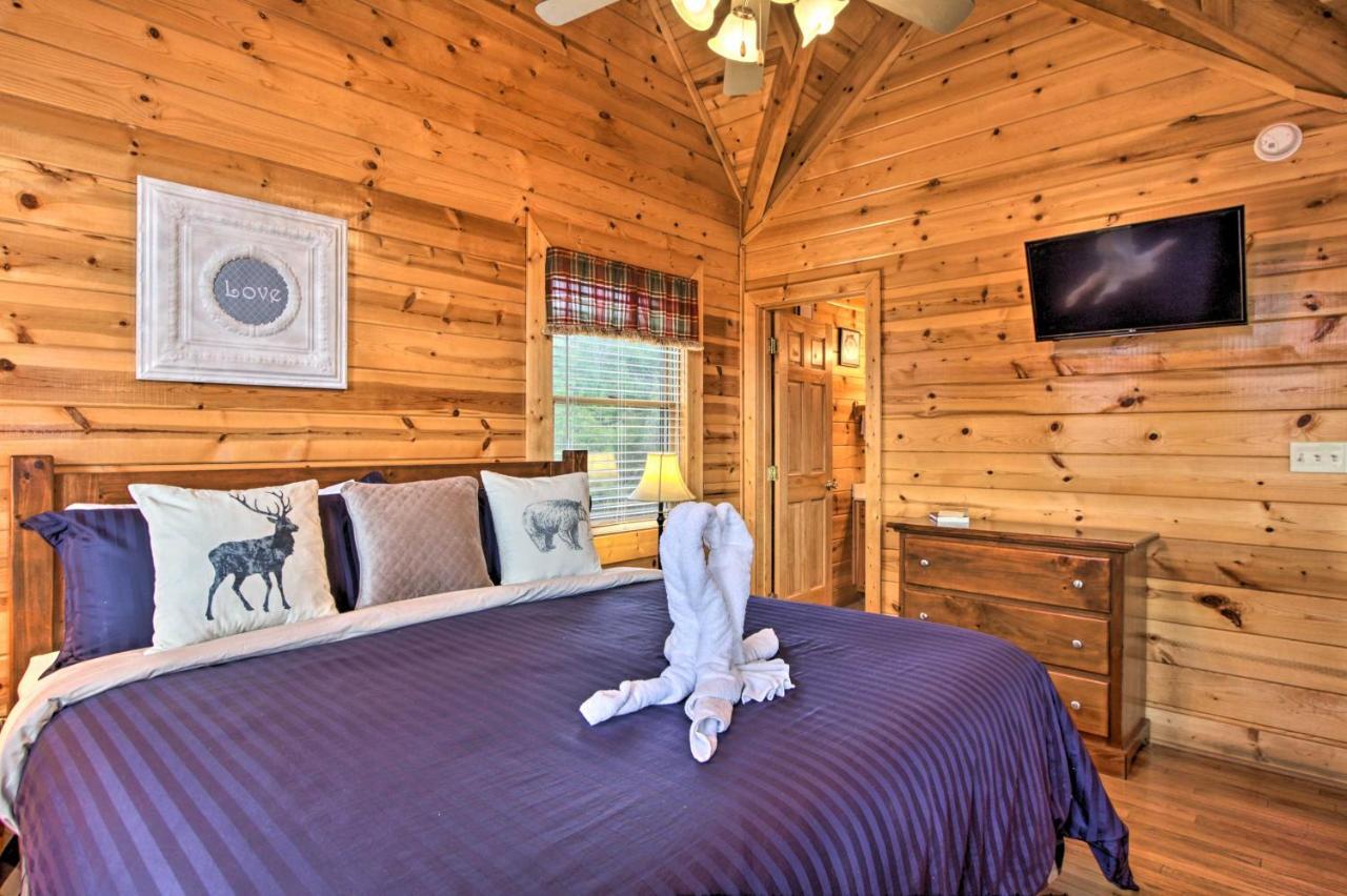 Romantic Cabin With Hot Tub In Pigeon Forge! المظهر الخارجي الصورة
