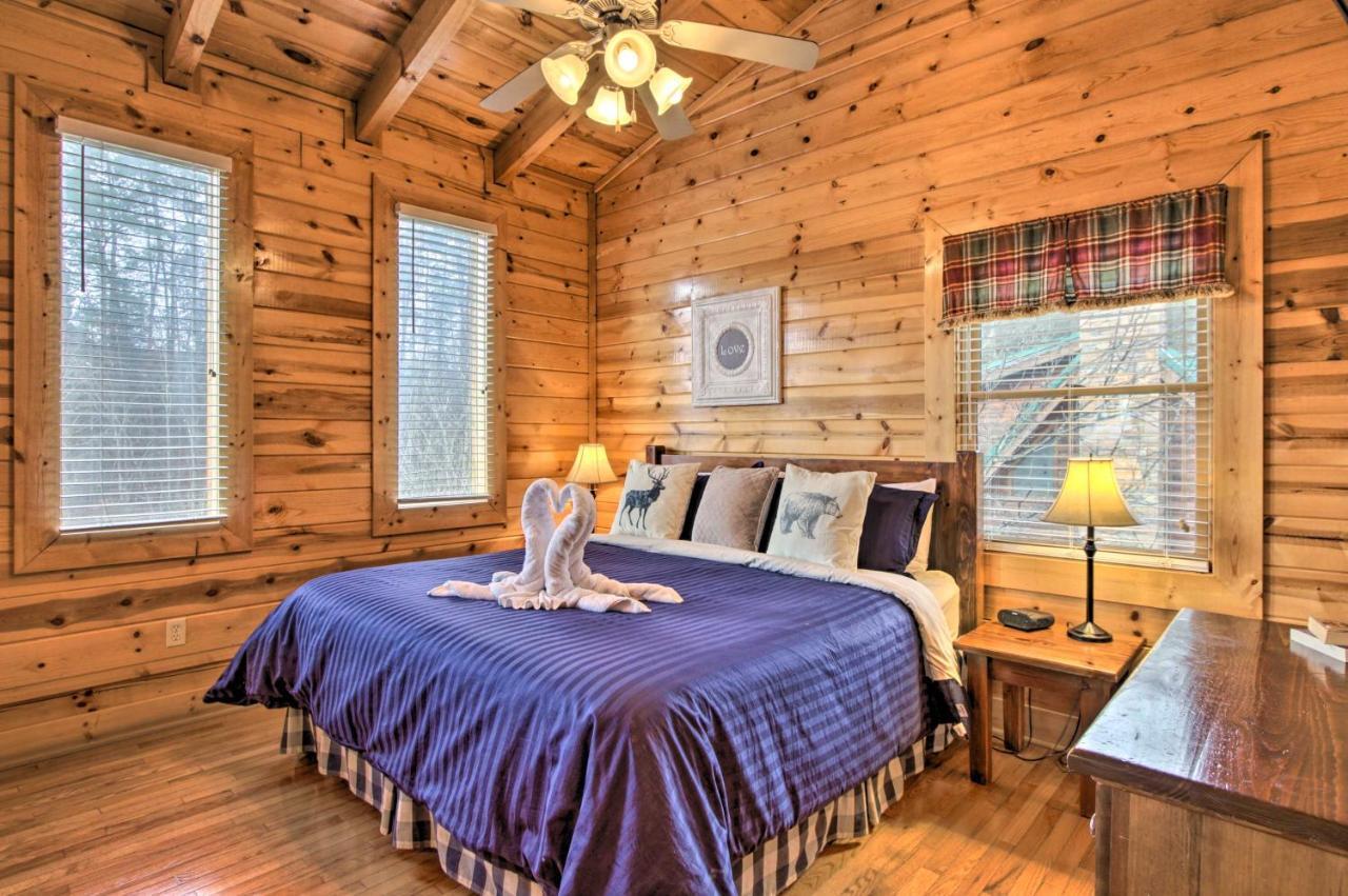 Romantic Cabin With Hot Tub In Pigeon Forge! المظهر الخارجي الصورة