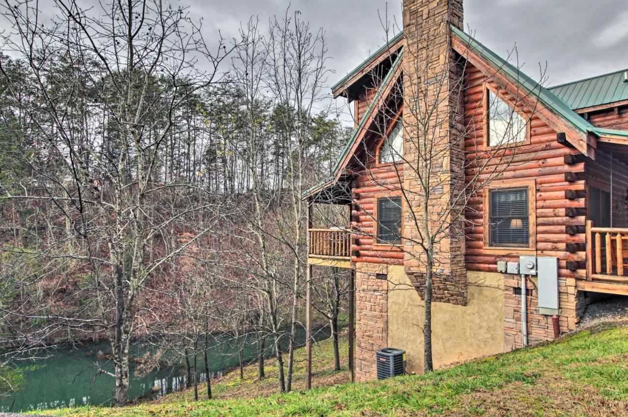 Romantic Cabin With Hot Tub In Pigeon Forge! المظهر الخارجي الصورة
